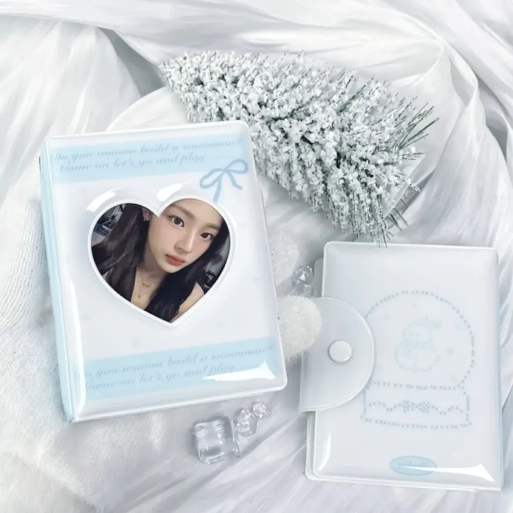 Blue Bow Snowman Crystal Ball Mini Photo Album, Large Capacity Polaroid Photo Card Holder, Pu Material Pop Idol Photo Card Holder, Suitable for Celebrity Album Card Peripheral Animation Card Storage and Protection