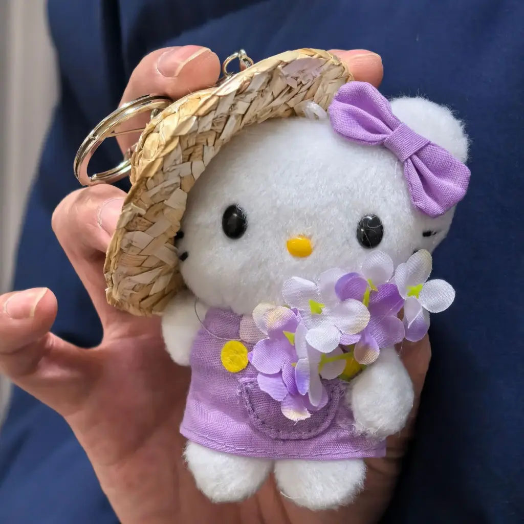 Hello Kitty Floral Plush Keychain Straw Hat Purple Dress Cute Plush Kitty Doll Pendant Perfect for Vacation Diy Decor Girls Bag