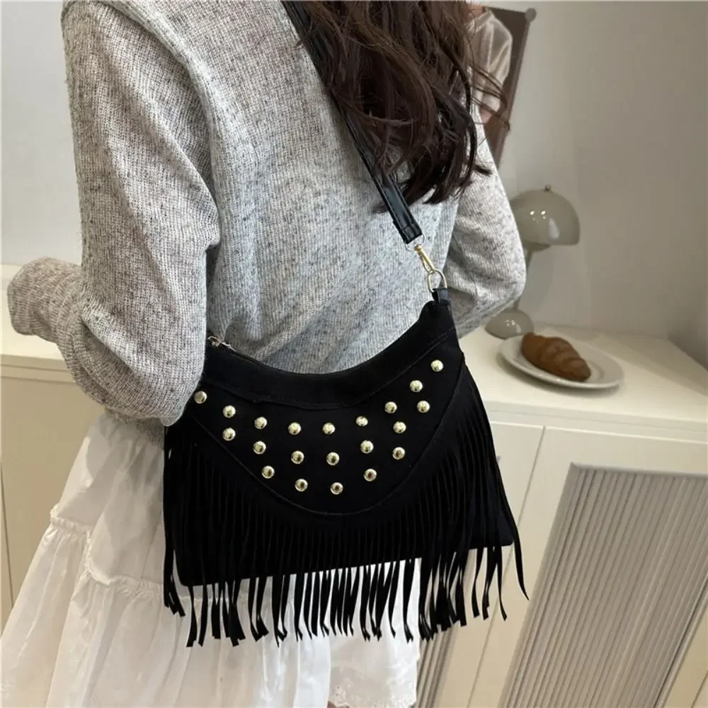New retro saddle bag, tassel rivet trendy single shoulder women's bag, large capacity women's small square bag
