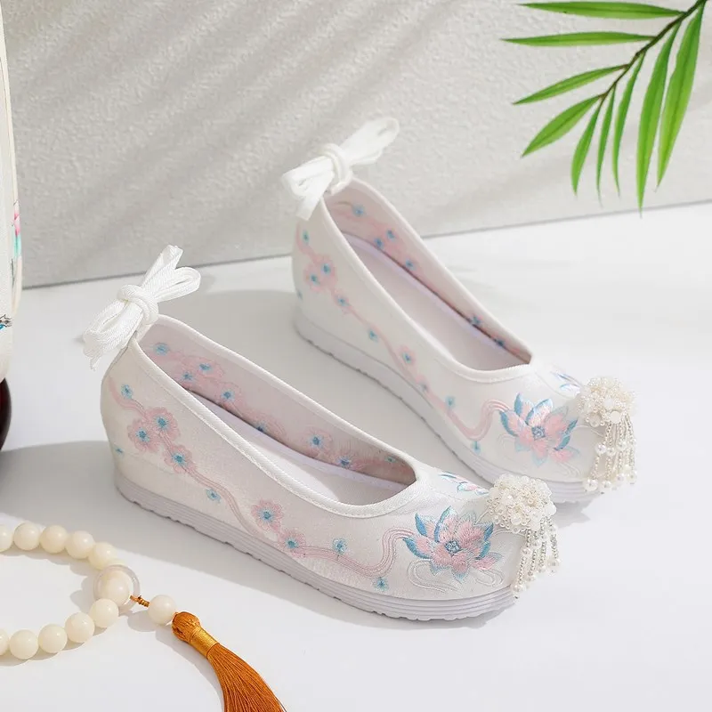 2026 Chinese Traditional Lotus Embroidery Hanfu Shoes 4CM Inner Height Pearls Decoration Middle Heel White/Red Shoes Q-906