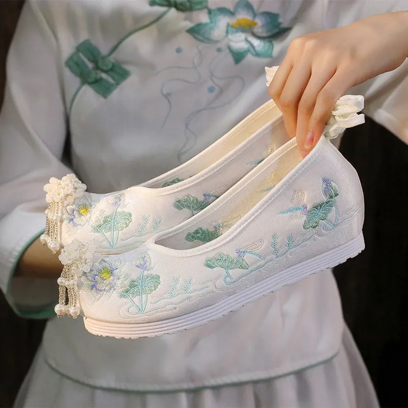 2026 Chinese Traditional Lotus Embroidery Hanfu Shoes 4CM Inner Height Pearls Decoration Middle Heel White/Red Shoes Q-906