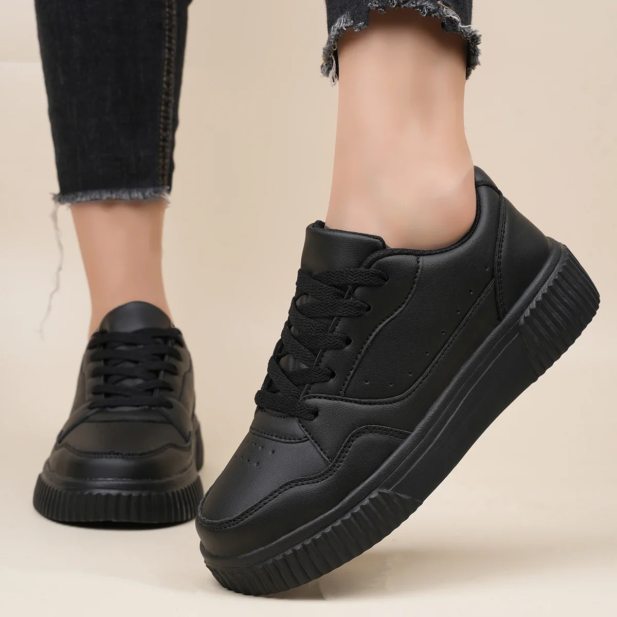 Black Skateboard Shoes Women Men Platform Lightweight Minimalist Sneakers Unisex Sports Shoes Non-slip Casual Men's Skate Shoes