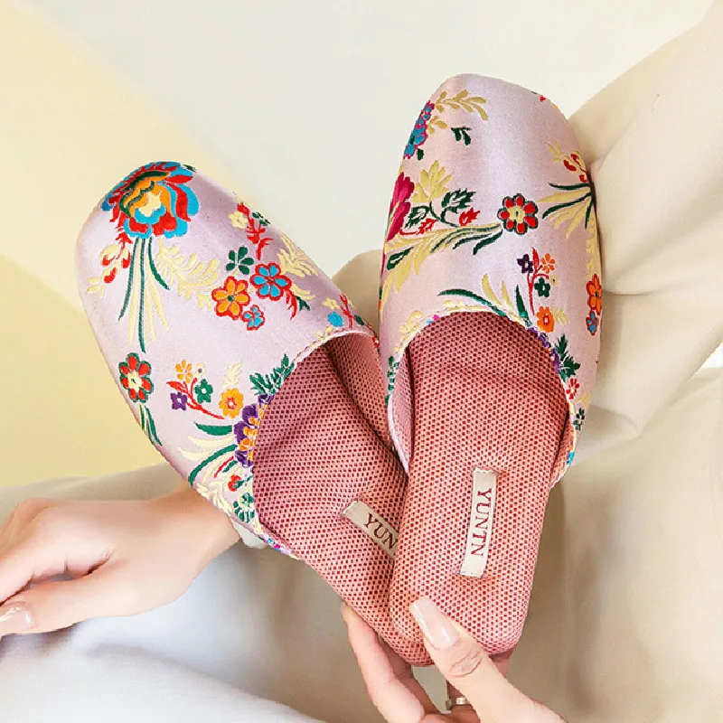 Elegant Chinese Style Embroidery Home Slippers Women High Quality Satin Flat Slippers Comfortable Non-slip Breathable Slippers