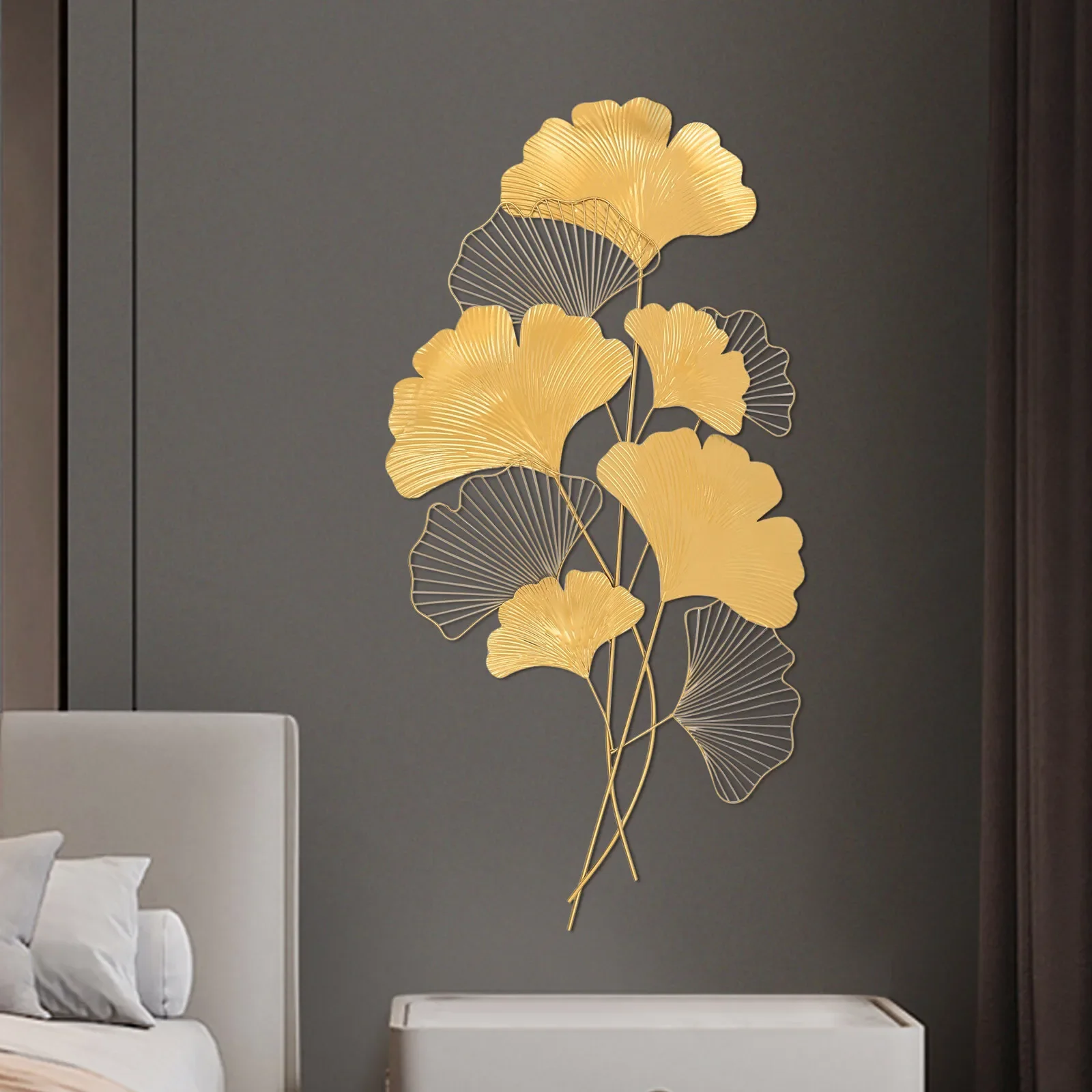 Elegant Golden Ginkgo Leaf Wall Decoration Wall Hanging Art Sculpture Luxurious Iron Art Piece for Home Indoor Living Room