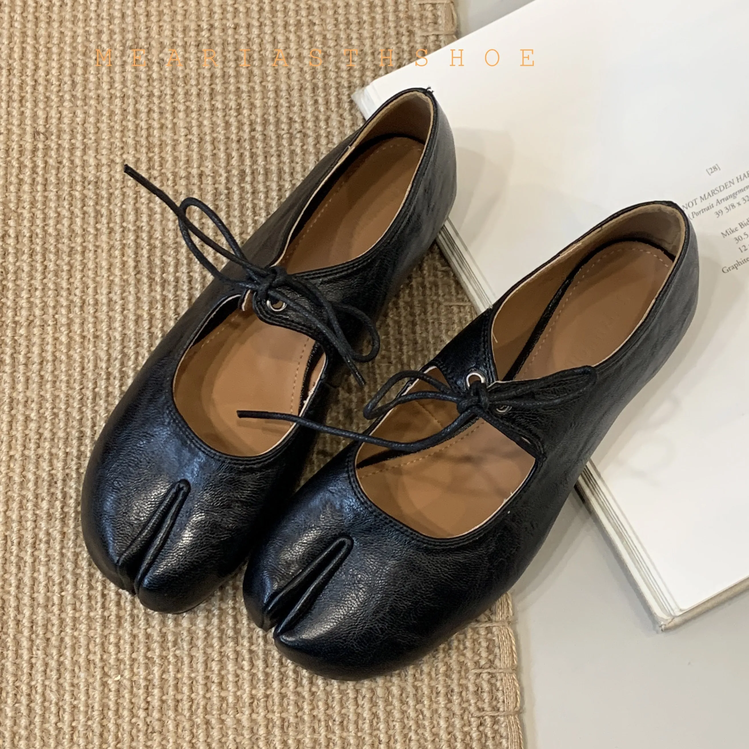 Female Shallow Ladies Mary Janes Flats Slip On Shoes Fashion Butterfly-Knot Footwear Strange Toe Women Flat Split Toe Tabi Shoes