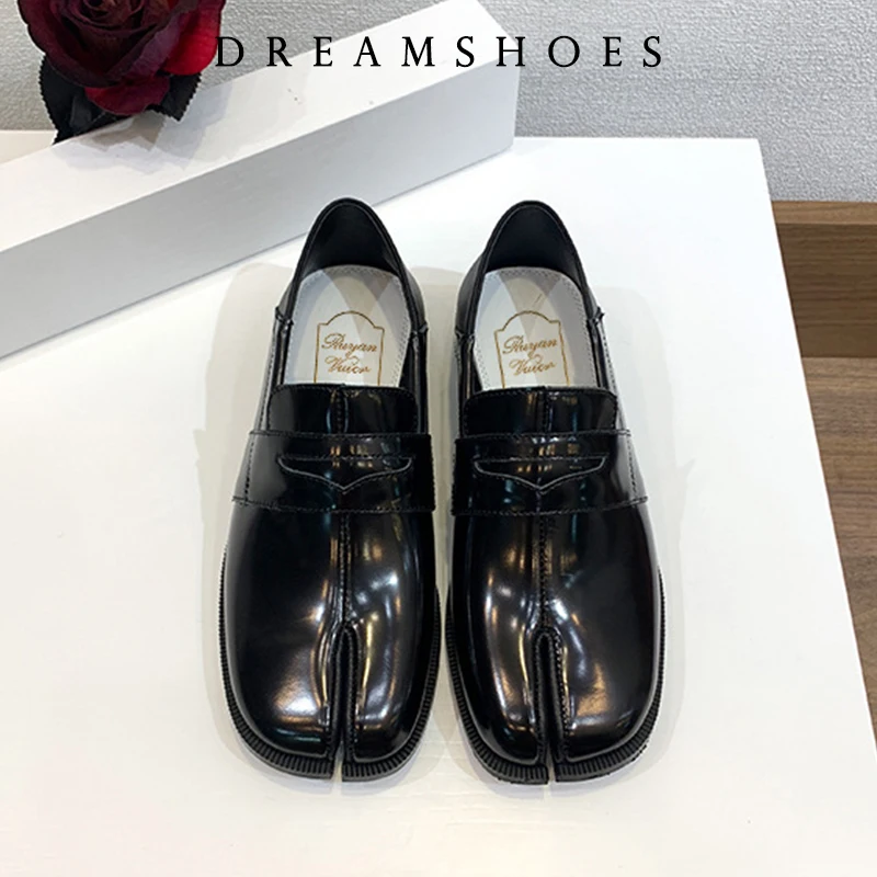 Tabi Shoes Slip On Loafer for Men and Women Split Toe Thin Sole Casual Patent Leather Korean Version Trend Casual Shoes