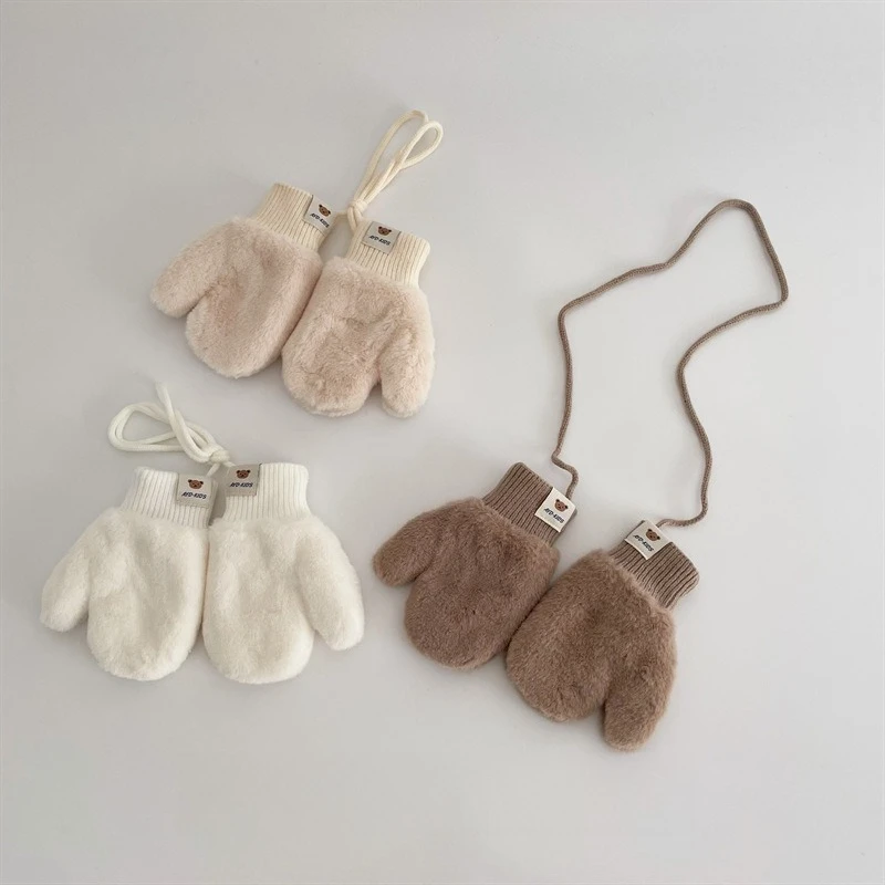 The New Winter Children's Gloves, The Bear Neck-hanging Finger Gloves, and The Warm Gloves for Infants, Boys and Girls