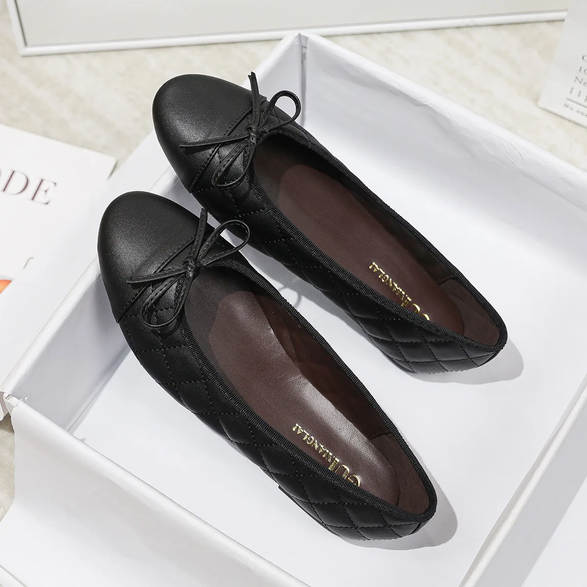 2025 Spring and Autumn New Fashionable Round Head Color Blocked Light Mouth Soft Bottom Casual Flat Bottom Women's Shoes