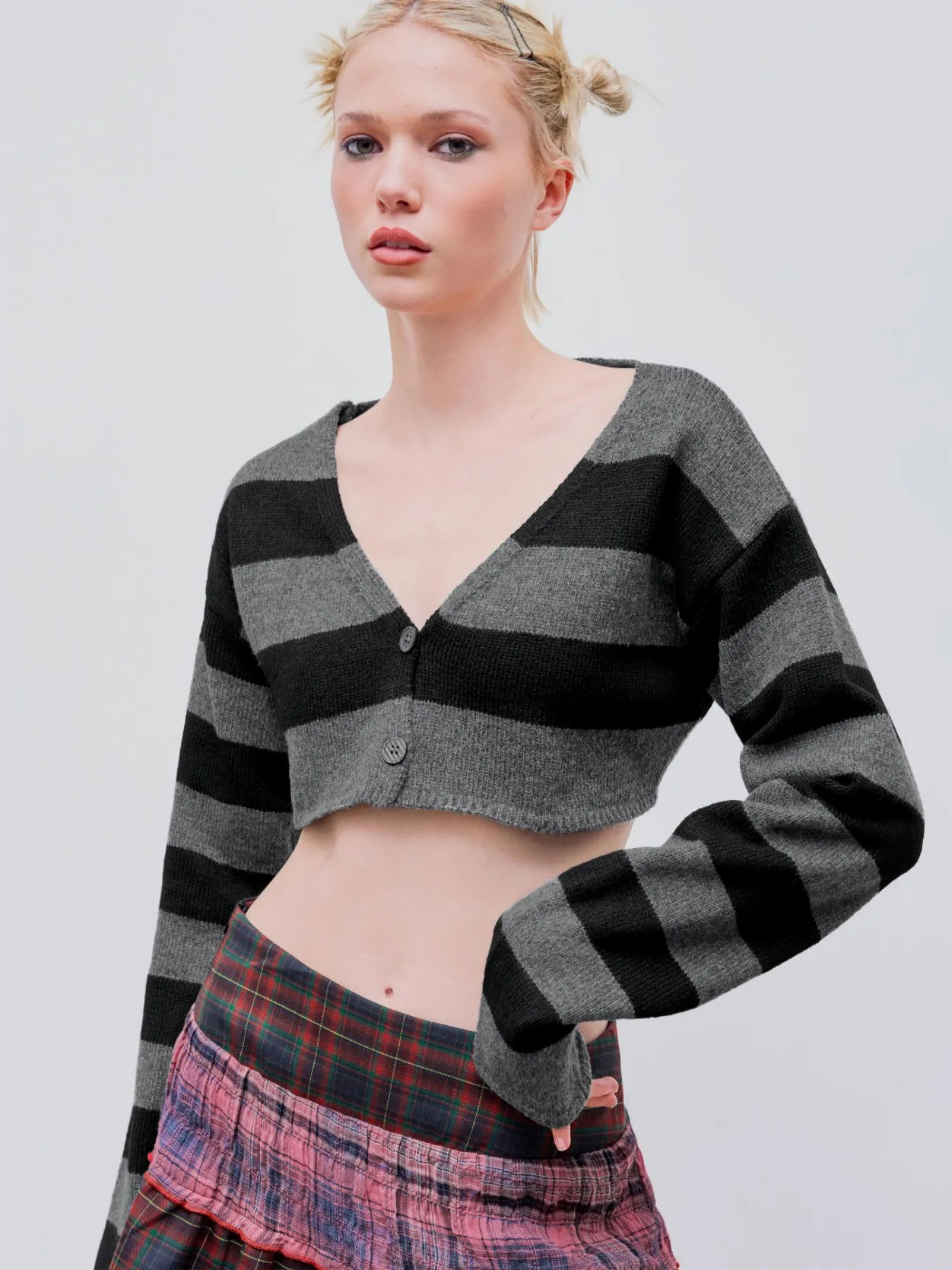 Women's Black Grey Striped Knit Crop Cardigan V-Neck Button-Up Long Sleeve Cropped Sweater Casual Warm Outerwear for Autumn