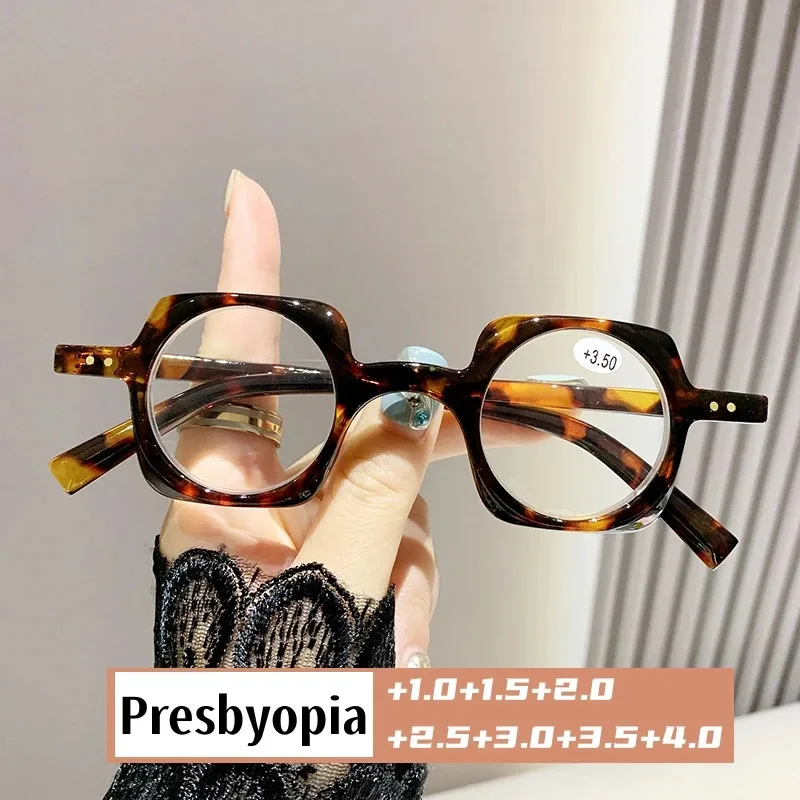 Retro anti-blue light reading glasses for men and women, fashionable square hyperopia glasses, fashionable reading glasses