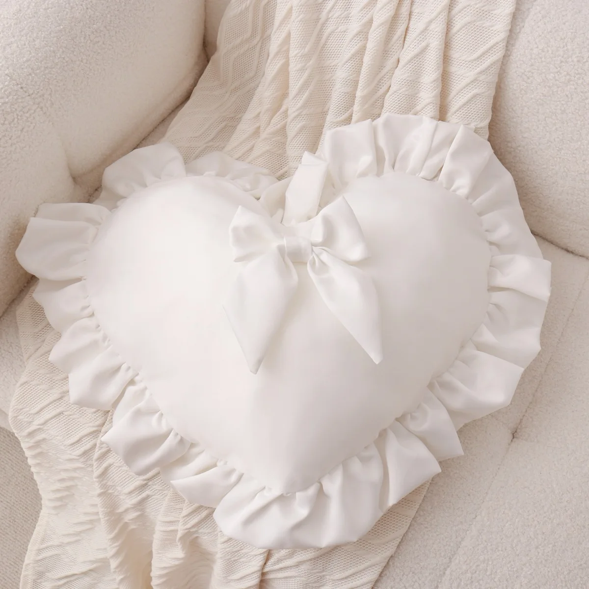 Cute Love Heart Cushion Solid Color White Throw Pillow Wedding Decorative Princess Bed Sofa Modern Home Decor Bow Cushion