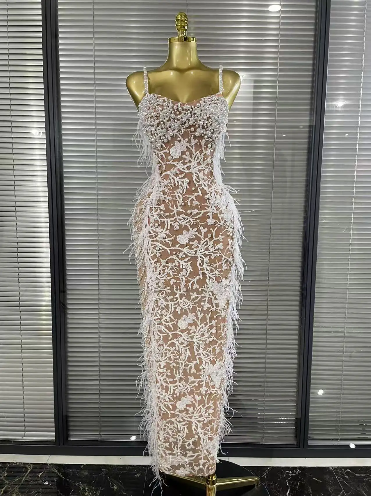 Luxury Women Sleeveless Sexy Strap Square Collar Shinning Beading Feathers Bodycon Long Dress Elegant Evening Party Wear