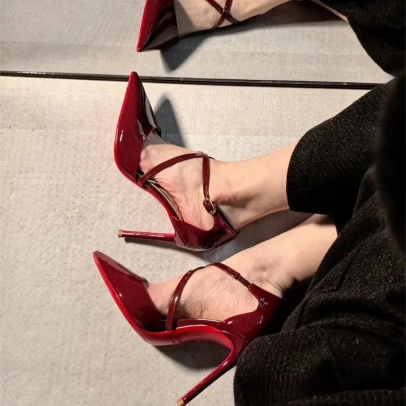 New cross shaped black toe cap sandals with thin heels and pointed tips, sexy nightclub party high-heeled shoes for women