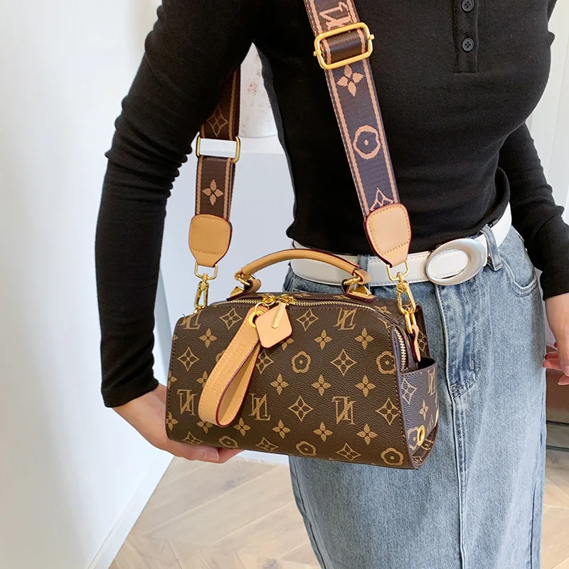 New retro printed handbag, new large capacity pillow bag, versatile and fashionable commuting broadband,single shoulder diagonal