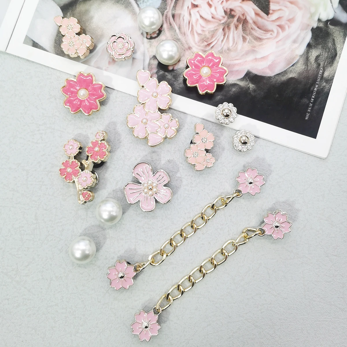 16PCS Cherry Blossom Shoe Charms Funny DIY Flower Chains Decorations Clogs Shoes Buckles Accessoris Faux Pearl Shoe Clips Decor