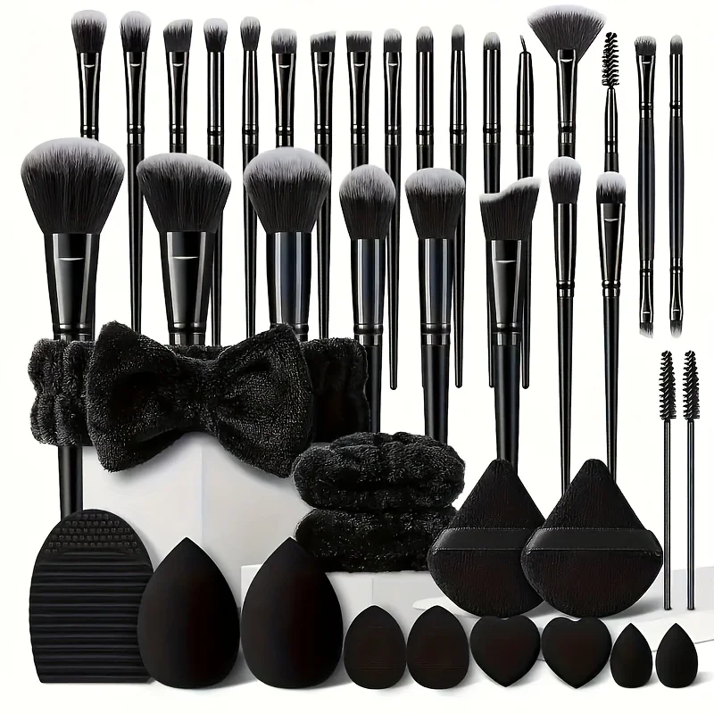 14-Piece Portable Makeup Brush Set with Storage Bag Fine Bristles for Precision Application Ideal for Flawless Base And