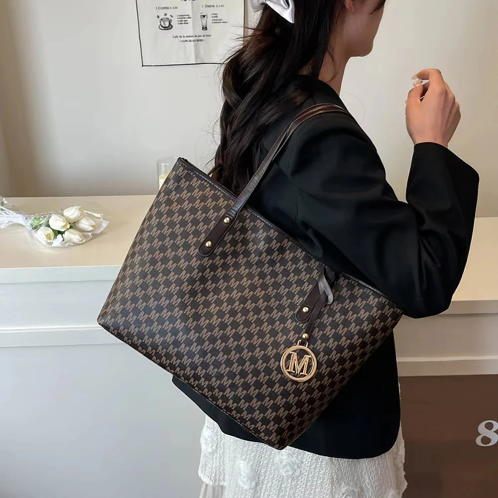 Versatile Large Capacity Letter Print Fashion Shoulder Bag Luxury Brand Clutch Bag Retro Trend Commuter Tote Bag