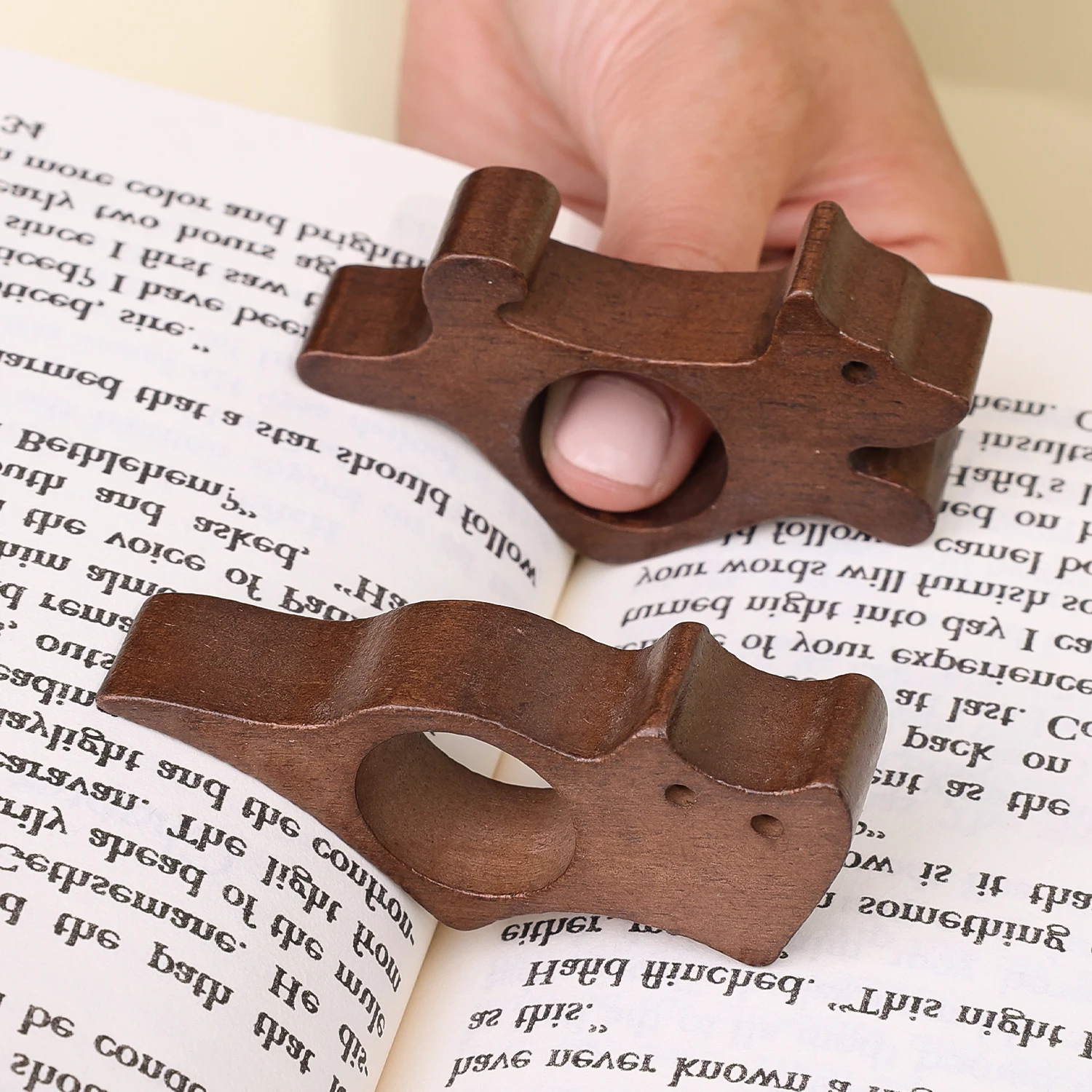 Wooden Cartoon Cat Dog Reading Bookmarks Thumb Rings Marking Sign Guide Book Page Holder Student Reading Auxiliary Tools