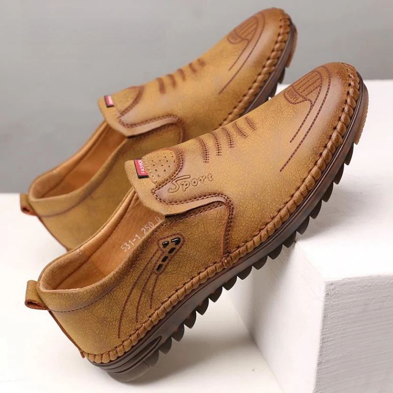 New Summer Male Casual Shoes Handmade Leather Moccasins Breathable Slip on Flats Versatile Boat Shoes Simple Men Driving Loafers
