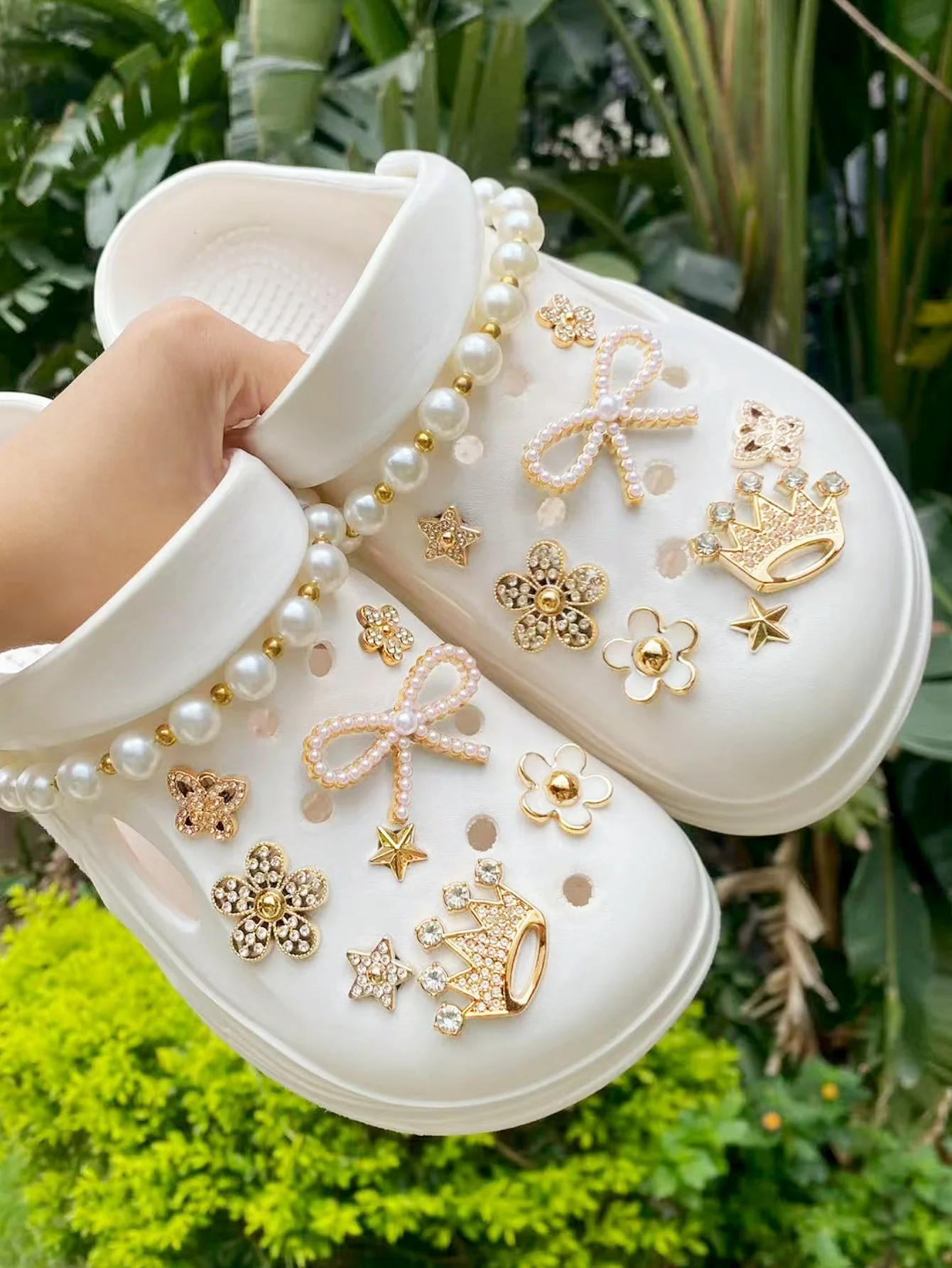 18 ABS pearl chains, pearl gold bows, crowns, flowers, butterflies, star shoe buckles DIY decorations, multi-functional shoe cli