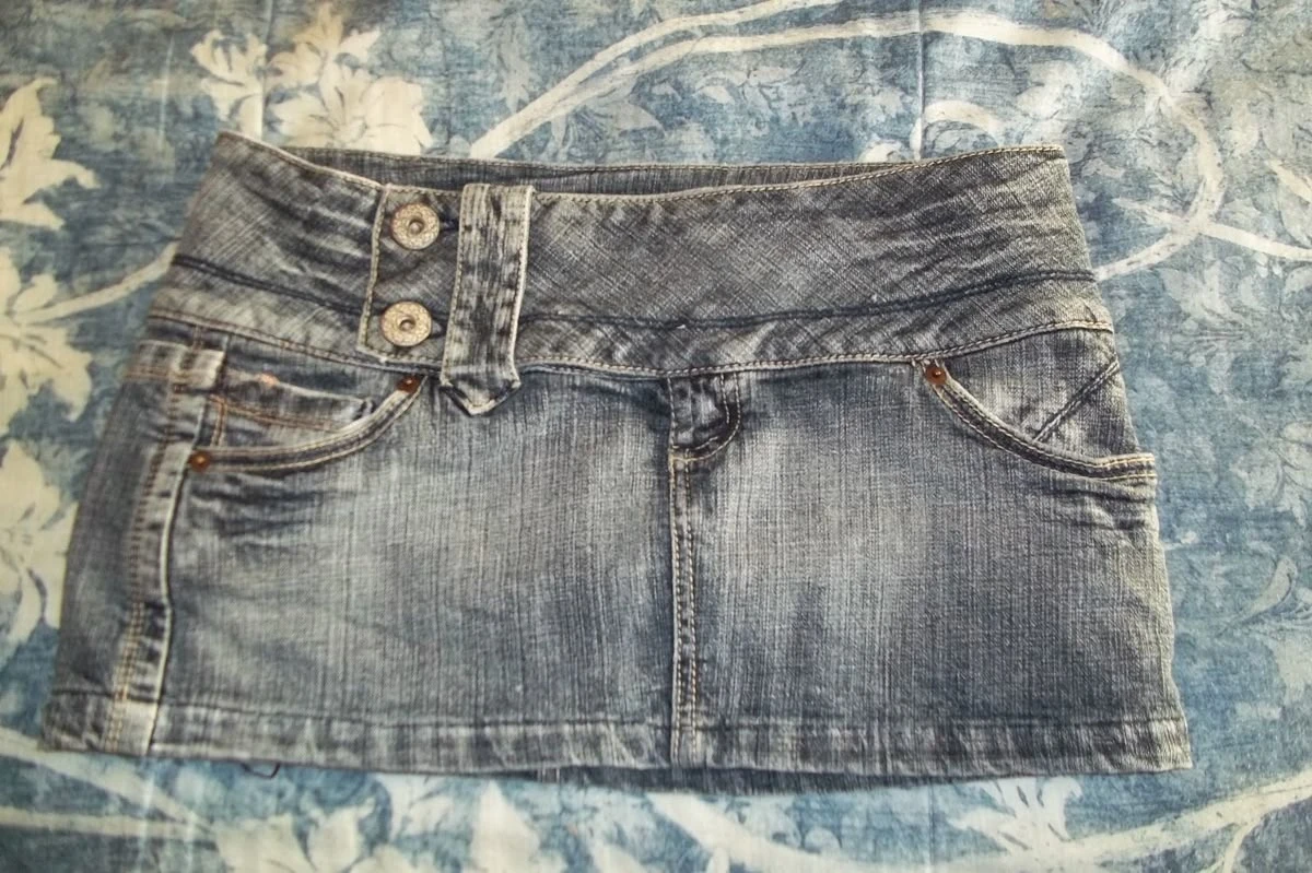 Y2K New Gothic Cute Denim Skirt Womens Clothing Harajuku Vintage Slim Skirt Kawaii Light Blue Jean Low Waist Short Mini Skirt