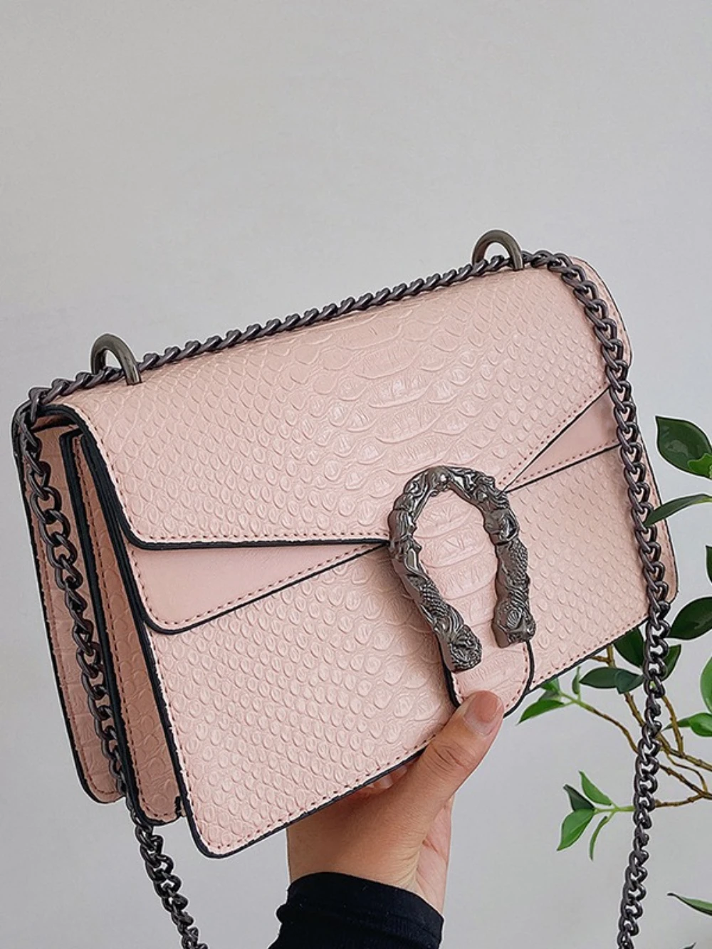 The 2025 new retro crocodile-patterned chain Dionysus bag is a high-end single-shoulder crossbody women's bag