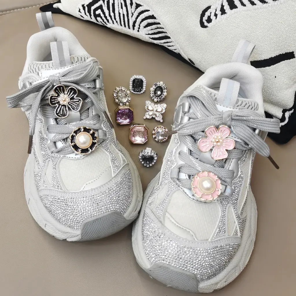 4PCS Flowers Shoelaces Charms Butterfly Shoes Buckles Decorations Geometric Shaped Shoe Clips DIY Heart Shoes Lace Accessories