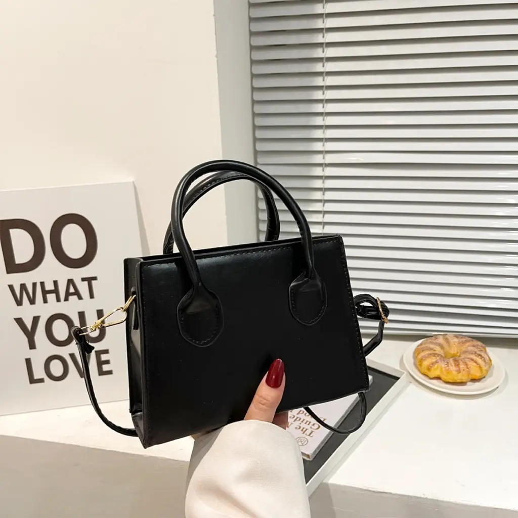 Stylish Women’s Minimalist PU Adjustable Shoulder Strap Crossbody Bag Large Capacity Zipper Closure Handbag For Daily /commute