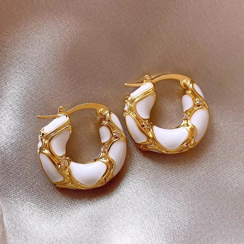 New Trendy White Enamel Texture Hoop Earrings for Women Girls Vintage Gold Color Round Statement Ear Buckle Jewelry Gifts