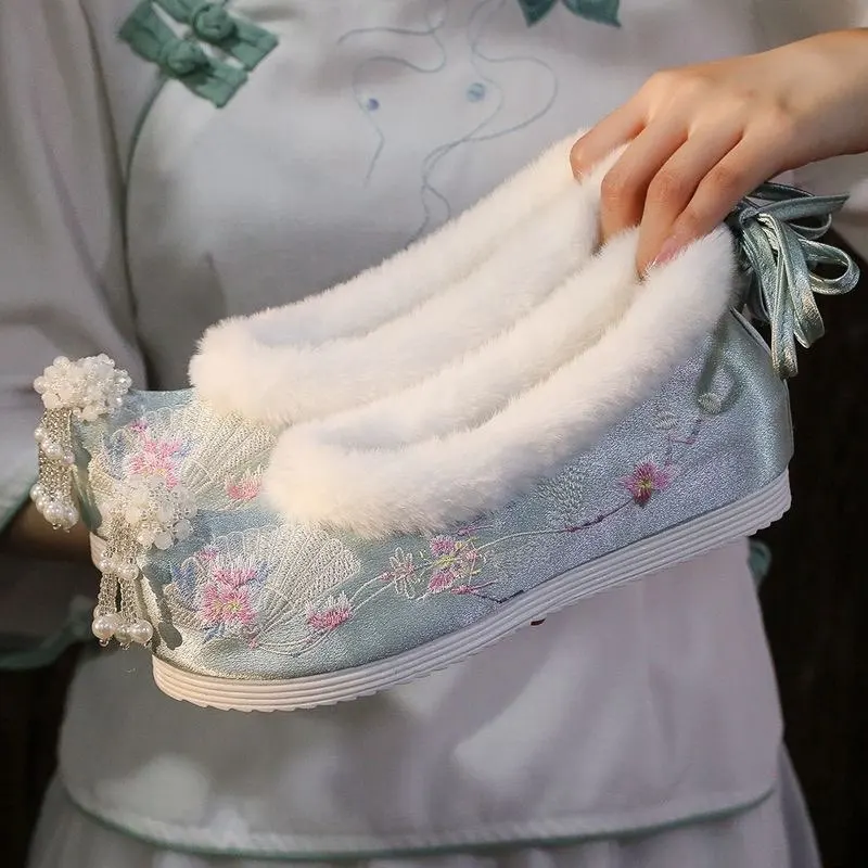 2025 Winter Hanfu Shoes Chinese Vintage Low Pointed Beijing Cloth Shoes Warm Fur White Black Red Embroidered Shoes Plus Size 40