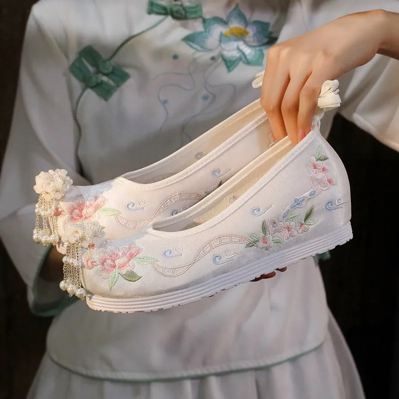 2026 Chinese Traditional Lotus Embroidery Hanfu Shoes 4CM Inner Height Pearls Decoration Middle Heel White/Red Shoes Q-906