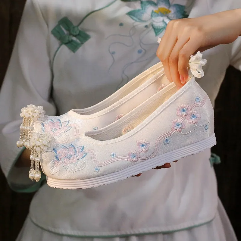 2026 Chinese Traditional Lotus Embroidery Hanfu Shoes 4CM Inner Height Pearls Decoration Middle Heel White/Red Shoes Q-906