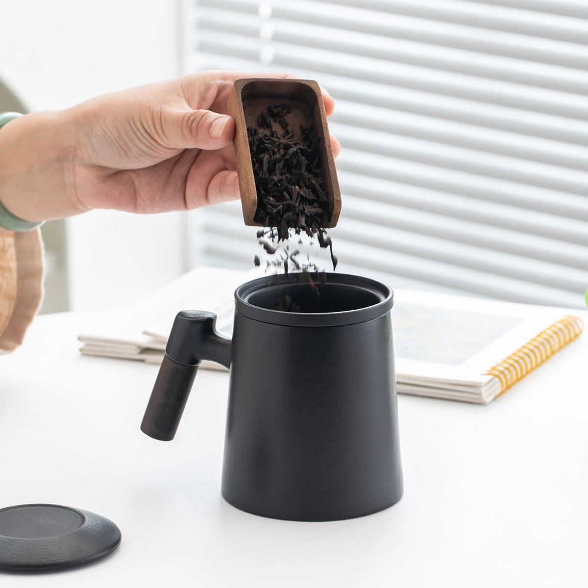 3-piece set of ceramic tea cups, mugs with lids, filtered tea water separation coffee cups, beverage cups