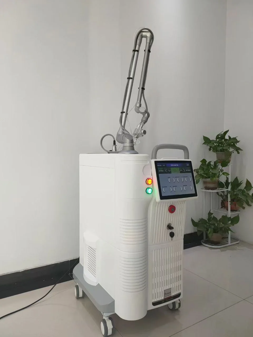 CO2 Laser Machine for Skin Carbon Peel Professional Fractional Laser Machine Portable Skin Firm