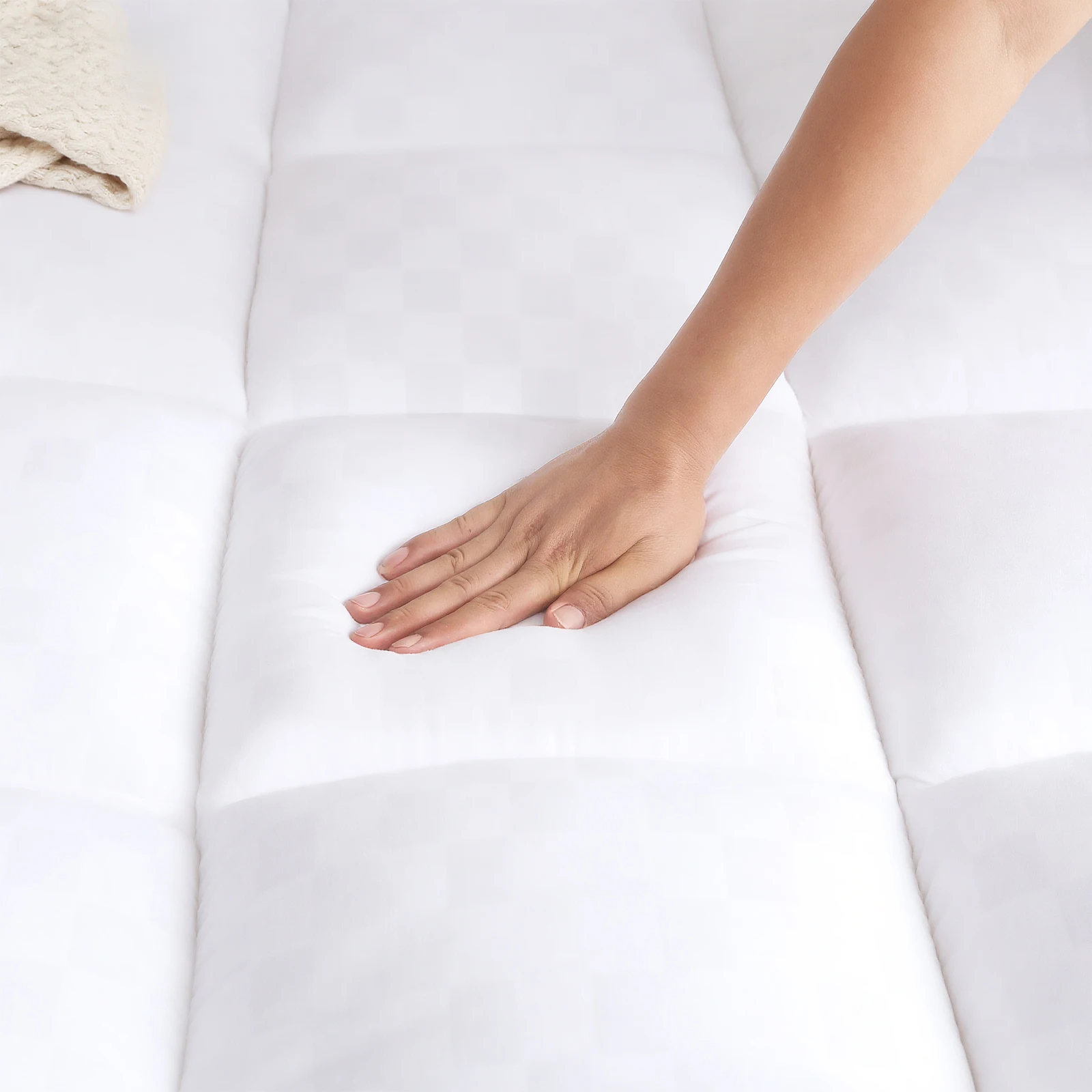 Double Bed Mattress Topper 10cm: Quilted Ultra Fluffy, Breathable Microfiber, Elastic Straps for Comfort & Restful Sleep