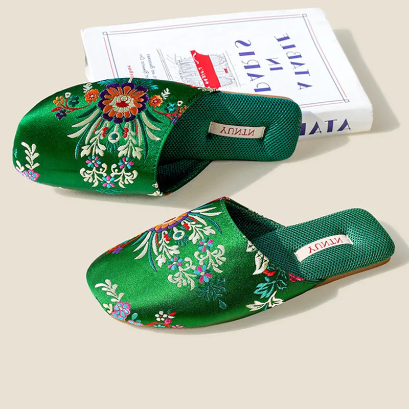 Elegant Chinese Style Embroidery Home Slippers Women High Quality Satin Flat Slippers Comfortable Non-slip Breathable Slippers