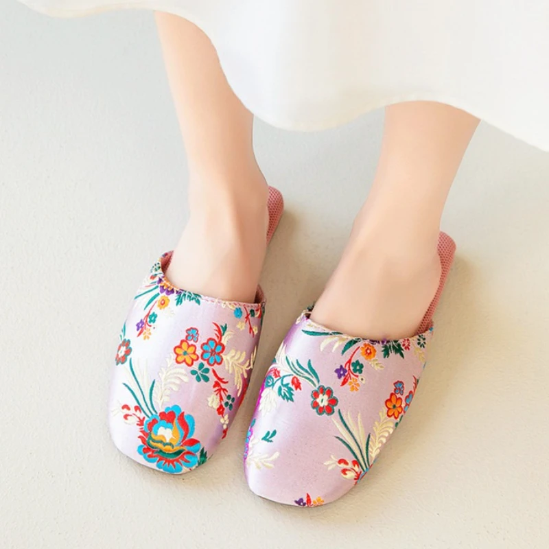 Elegant Chinese Style Embroidery Home Slippers Women High Quality Satin Flat Slippers Comfortable Non-slip Breathable Slippers